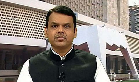 Devendra Fadnavis talking to the citizens. (Twitter, @Dev_Fadnavis)