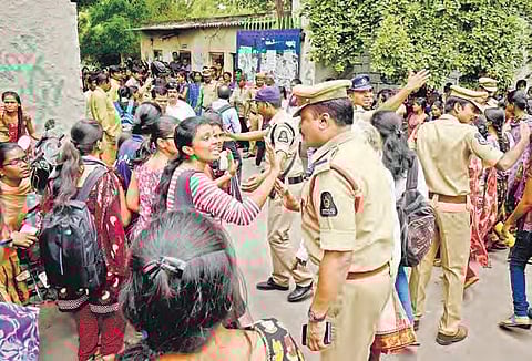 Police try to pacify students in the college, on Wednesday | VINAY MADAPU