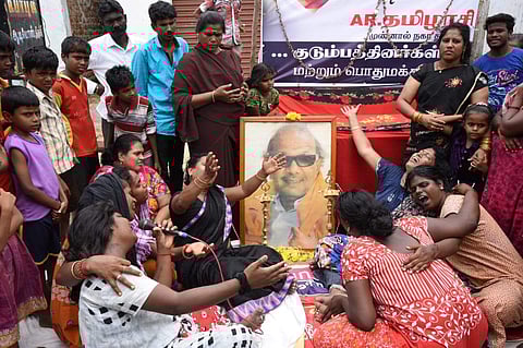 Supporters mourn M Karunanidhi's demise. (Photo | Ashok Kumar/EPS)