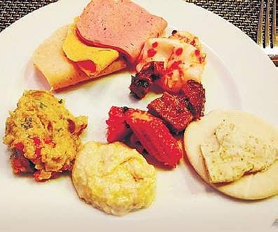 There is a good mix of vegetarian and non-vegetarian options, starting from salads, starters to main course