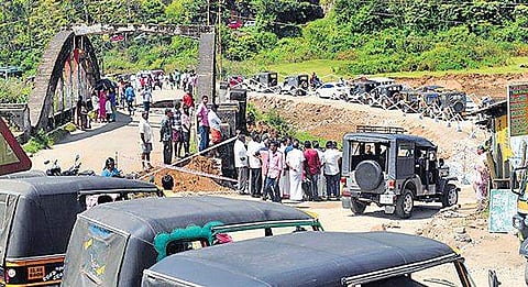 Vehicles proceed to Rajamala after S Rajendran MLA opened the temporary bridge at Periyavara on Sunday | A Sanesh