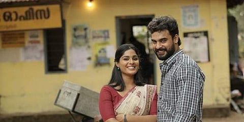 Tovino Thomas, Samyuktha Menon in Theevandi.