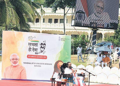 Art of Living Founder Sri Sri Ravi Shankar interacts with PM Narendra Modi at the inauguration of ‘Swachata hi Seva’ movement at the Art of Living Centre on Kanakapura Road on Saturday I Shriram B N