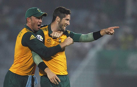 Wayne Parnell with ormer South African player AB De Villiers (File | PTI)
