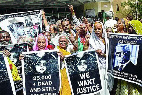 Survivors and victims' families of 'Bhopal Gas Tragedy' in Madhya Pradesh during a protest (File | PTI)