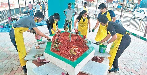 Volunteers get together to beautify Veeranapalya flyover in the city |Express