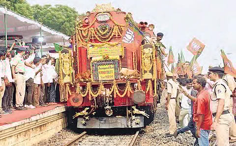 Finance Minister Eatela Rajender and MP B Vinod Kumar, along with party cadre, celebrate the flagging off of the Nizamabad- Mumbai LTT Express from Karimnagar to Mumbai at the Karimnagar Railway Station on Wednesday | Express