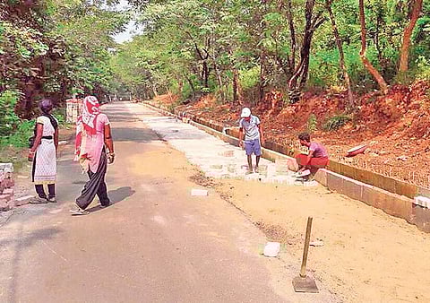 Road to Deer Park in Sambalpur under construction | Express