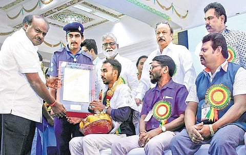Chief Minister H D Kumaraswamy felicitates teachers on the occasion of Teacher’s Day at  Vidhana Soudha in Bengaluru on Wednesday | e xpress Photo
