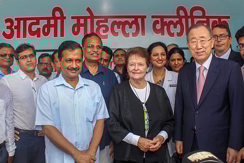 Former United Nations secretary-general Ban Ki-moon and former Norwegian prime minister Gro Harlem Brundtland with Delhi Chief Minister Arvind Kejriwal and Health Minister Satyendar Jain visit a Mohalla Clinic at Peeragarhi in New Delhi. (Photo | PTI)