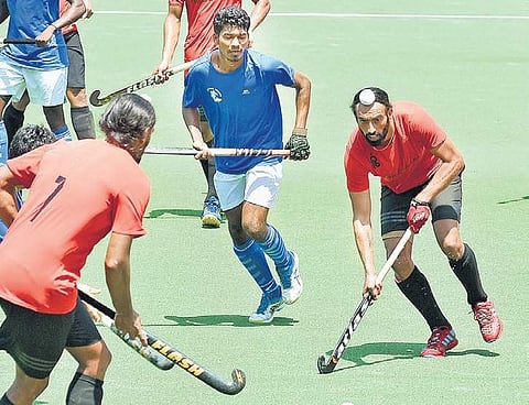 Punjab (red) & Chennai Hockey Association players in action | D Sampathkumar