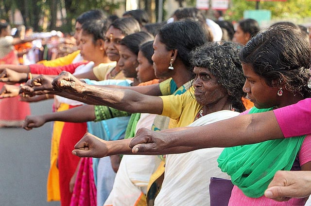 The campaign was suggested at a meeting called by the LDF government following massive protests by right-wing parties and a section of devotees over the government's decision to implement the September 28 apex court order, allowing women of all ages to offer prayers at Sabarimala. At 4 PM, the participating women raised their hands forward took a pledge to uphold and protect the renaissance values and to support the constitutional principles of gender equality. (Photo | TP Sooraj/EPS)