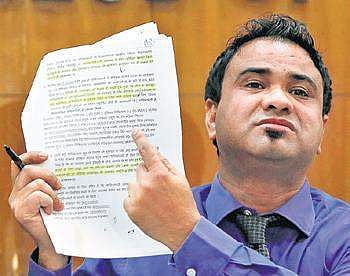 Kafeel Khan at a press conference in New Delhi on Saturday. (Photo | Arun Kumar, EPS)