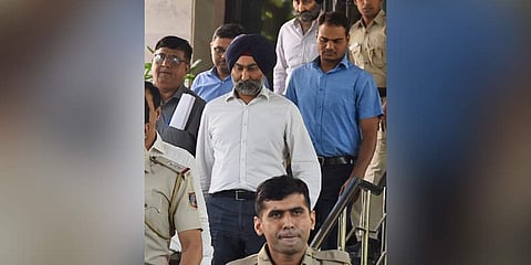 Promoter of Religare Enterprises and the Fortis Healthcare hospital chain Shivinder Mohan Singh, being taken to Court by Economic Offences Wing of the Delhi Police officers from EOW office , Mandir Marg in New Delhi on Friday. (Photo | Parveen Negi, EPS)