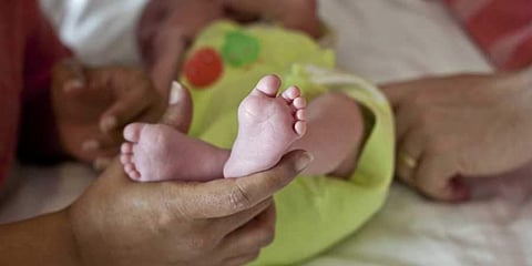 Woman delivers twins in bus, one dies in hospital in Karnataka