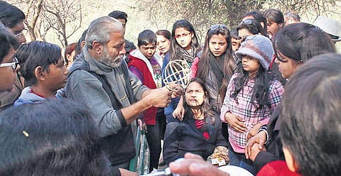 Rakesh Khatri is working hard to conserve sparrows by teaching the art of nest making to children. (Photo | EPS)