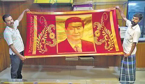 Weavers holding the shawl that was presented to Xi Jinping | spl arrangement