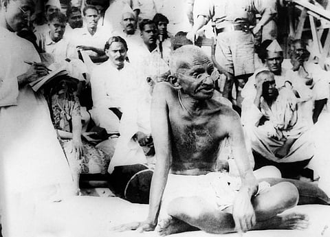 Gandhiji addressing a mob during an anti-untouchability campaign in 1934. (Photo courtesy: National Gandhi Museum)