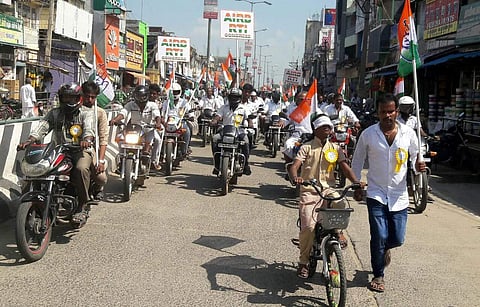 K Suruthi began pedalling the bicycle from near the Gandhi statue at Mandi Street, moved through arterial roads before culminating at MJ Mahal behind the Old Bus Stand at Arni. (Photo | EPS)