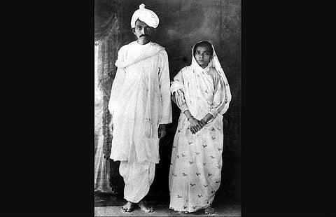 Mahatma Gandhi and his wife Kasturba during their return to India from South Africa on January 1915. ( Photo courtesy : National Gandhi Museum )