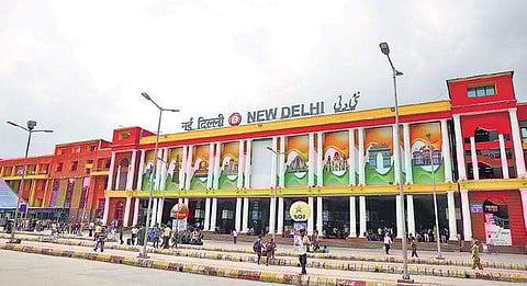 The New Delhi Railway station sees an average footfall of nearly 4 to 5 lakh passengers evey day. | ( Photo | Shekhar Yadav )