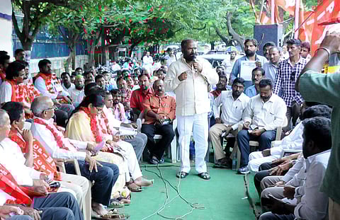 TSRTC JAC convenor E Aswathama adresses other leaders (File Photo |EPS)