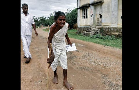 80-year-old Santhanam is on her way to cast her vote in Aayarkulam polling booth. ( Photo | EPS )