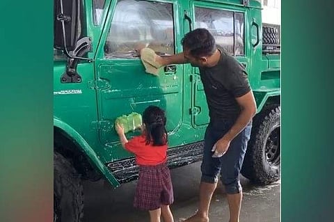 MS Dhoni and Ziva Dhoni. (Photo | Twitter/ANI)