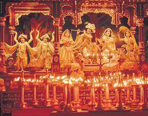 A 3D painting of Ayodhya as the capital of Ikshvaku dynasty of Khosala, with Rama and Dasharatha has been created on the walls of ISKCON Temple, Dwarka.