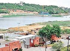 Durgam Cheruvu was developed during the period of Quli Qutub Shah rule (1518-1687) for providing drinking water to Golconda.