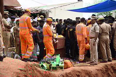 NDRF team arrives to save Sujith in Tiruchy. (Photo | EPS/M K Ashok Kumar)