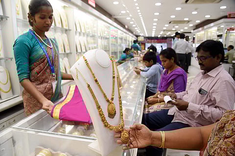 People buying gold for diwali in Chennai. (Photo | Satish Babu, EPS)