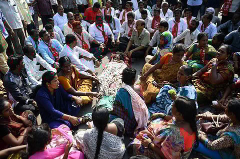 Hundreds of TSRTC employees staged dharna infront of the Khammam District Collector's office carrying the the dead body of woman conductor B Neeraja, who committed suicide on Monday. (Photo | Express)