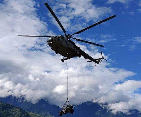 A Mi-17 1V of Airforce  successfully airlifts and deploys a Light Field Gun by underslung at Tuting ALG in Arunachal on Thursday. (Photo | Mod)