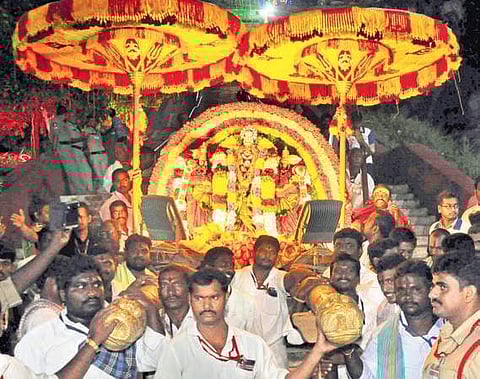 CM Jagan Reddy offers silk robes to Kanaka Durga 