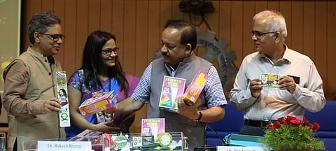 Union Minister for Science Technology Earth Sciences and Health and Family Welfare Dr. Harsh Vardhan launch the Green Crackers in New on Saturday. (Photo | EPS/Shekhar Yadav)