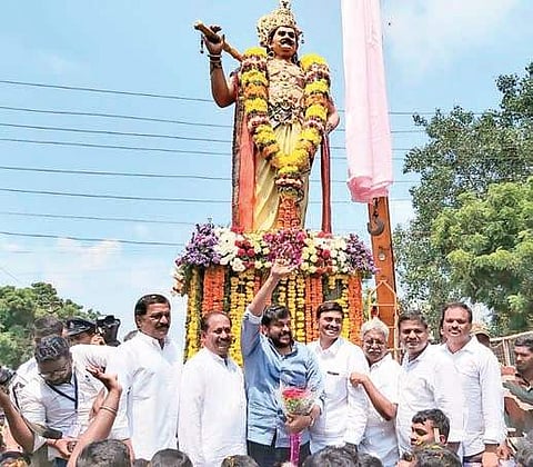 Actor K Chiranjeevi unveils the statue at Tadepalligudem on Sunday   | EXPRESS
