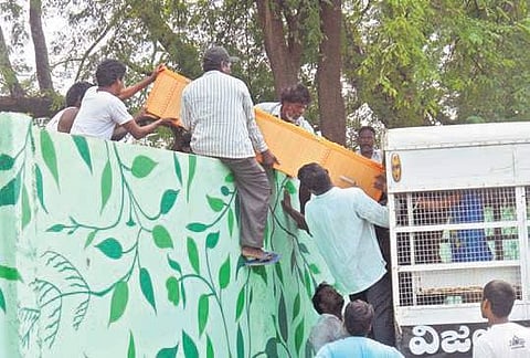 ‘Forced’ to scale cemetery wall for last rites