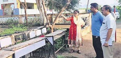 Vijayawada, municipal commissioner V Prasanna Venkatesh inspecting repair works (Photo |EPS)