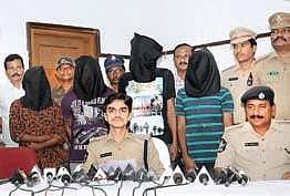 Nellore Police briefs media with arrested drug peddlers (Photo |EPS)