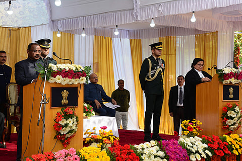 Chief Justice of Jammu Kashmir High Court, Justice Gita Mittal (R) administers oath of office to Girish Chandra Murmu (L), the first Lieutenant Governor of the Union Territory of Jammu and Kashmir, at Raj Bhavan in Srinagar on Thursday (Photo| AP)