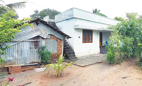 The thatched house in which the two girls in Walayar case were found to have  committed suicide | Arun Angela
