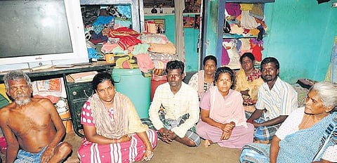 Dhanalakshmi with her family in Pudukkottai | M Muthu Kannan