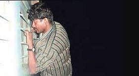 The gang would tamper with a signal, get the train to stop, and loot passengers