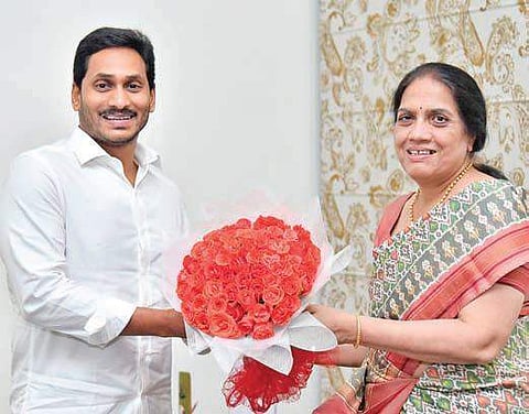 Senior IAS officer Nilam Sawhney took charge as Chief Secretary.