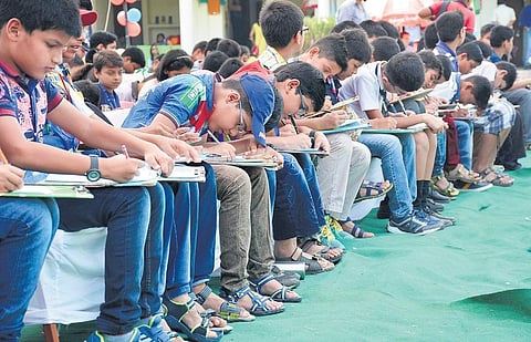 Daakroom-The Letter Writing Carnival: Putting pen to paper