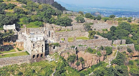 The historic Kondapalli Fort near Vijayawada; (Below) a narrow road of the ghat road leading to the fort | Prasant Madugula