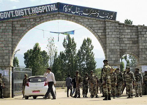 KULGAM: Army soliders at a search operation at Government District Hospital after a brief gunfight in Jammu and Kashmir. (File Photo | PTI)
