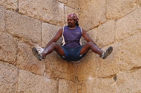 Kothi Raja performing for onlookers at Chitradrga Rock Fort  | Pics/shimoga nandan