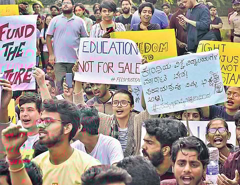 The students of EFLU in Hyderabad  holds a protest at the main gate of their campus in solidarity with students of Jawaharlal Nehru University(JNU) on Saturday. (Photo | Vinay Madapu)